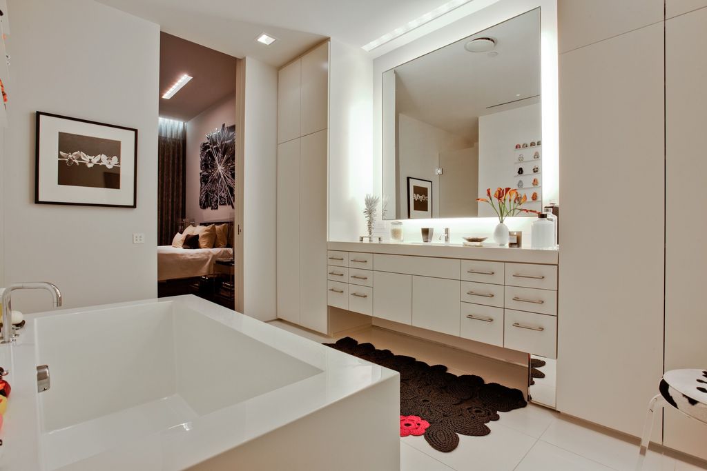 Contemporary Master Bathroom with Bathtub, wall-mounted above mirror bathroom light, Flush, Shower, drop in bathtub