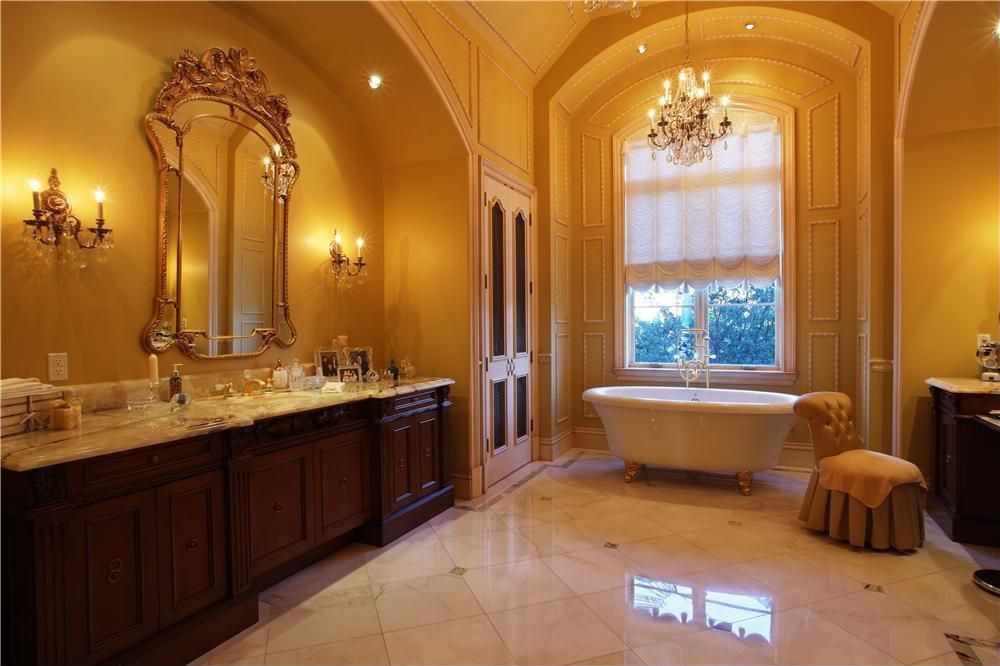 Traditional Master Bathroom