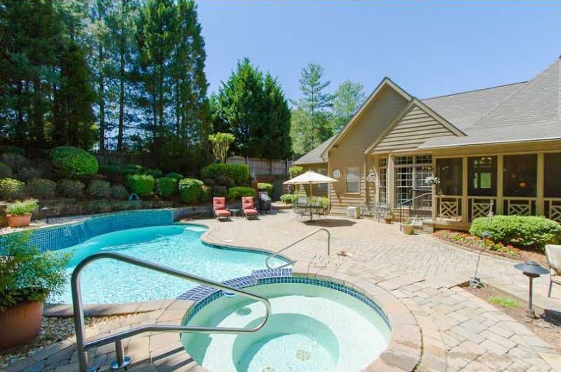 Traditional Swimming Pool with Pathway, Pool with hot tub, double-hung window, Raised beds, Fence, Deck Railing