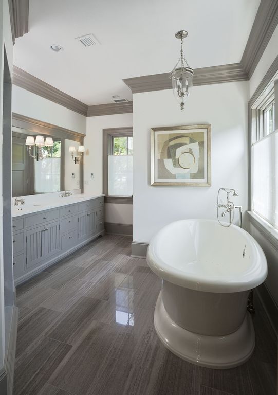 Traditional Full Bathroom with Bathtub, Pendant light, Undermount sink, Standard height, Crown molding, can lights, Paint