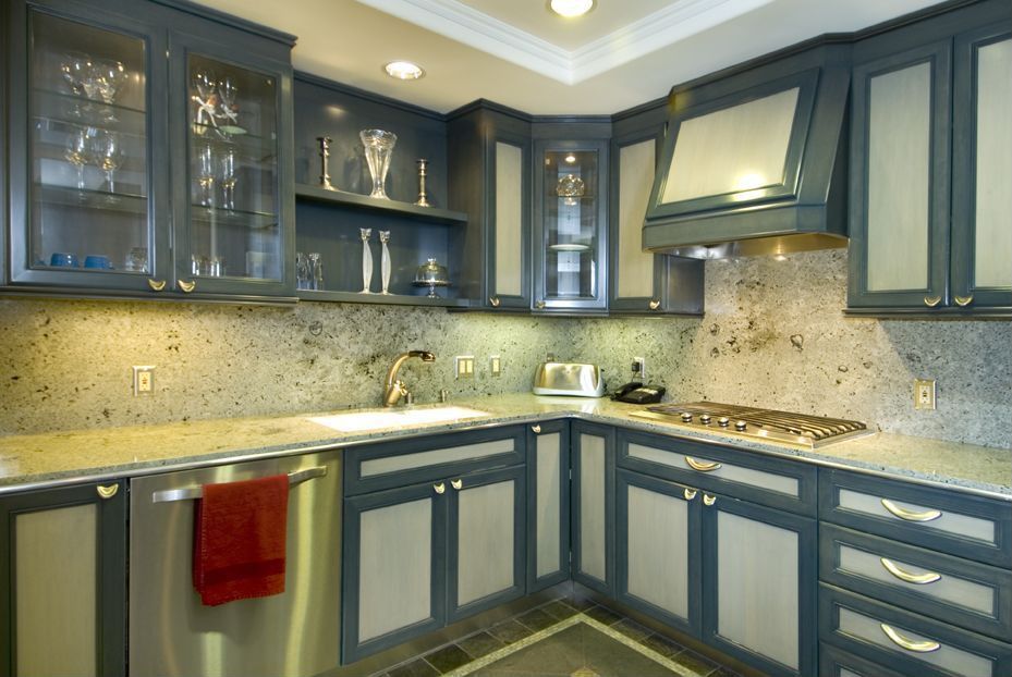 Traditional Kitchen with L-shaped, Complex granite counters, can lights, Complex Granite, Undermount sink, dishwasher