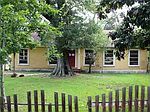 2274 Central Dr, Beaumont, TX