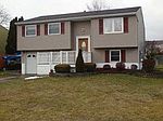 7136 Academy Ln, Lockport, NY
