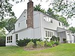 40 Crest Rd, New Hyde Park, NY