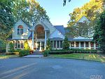 135 Cliff Rd, Port Jefferson, NY