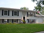 2247 Suzanne Dr, Dubuque, IA