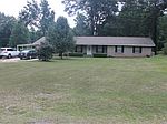 22 Calhoun Circle Dr, Laurel, MS