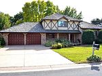 1050 Lake Oaks Dr, Shoreview, MN