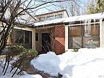 299 Starling Ct, Manhasset, NY