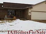 301 S Hillcrest Cir, Center Point, IA