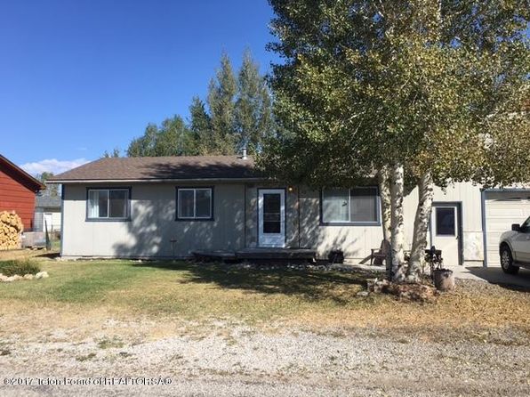 Singles in opal wy